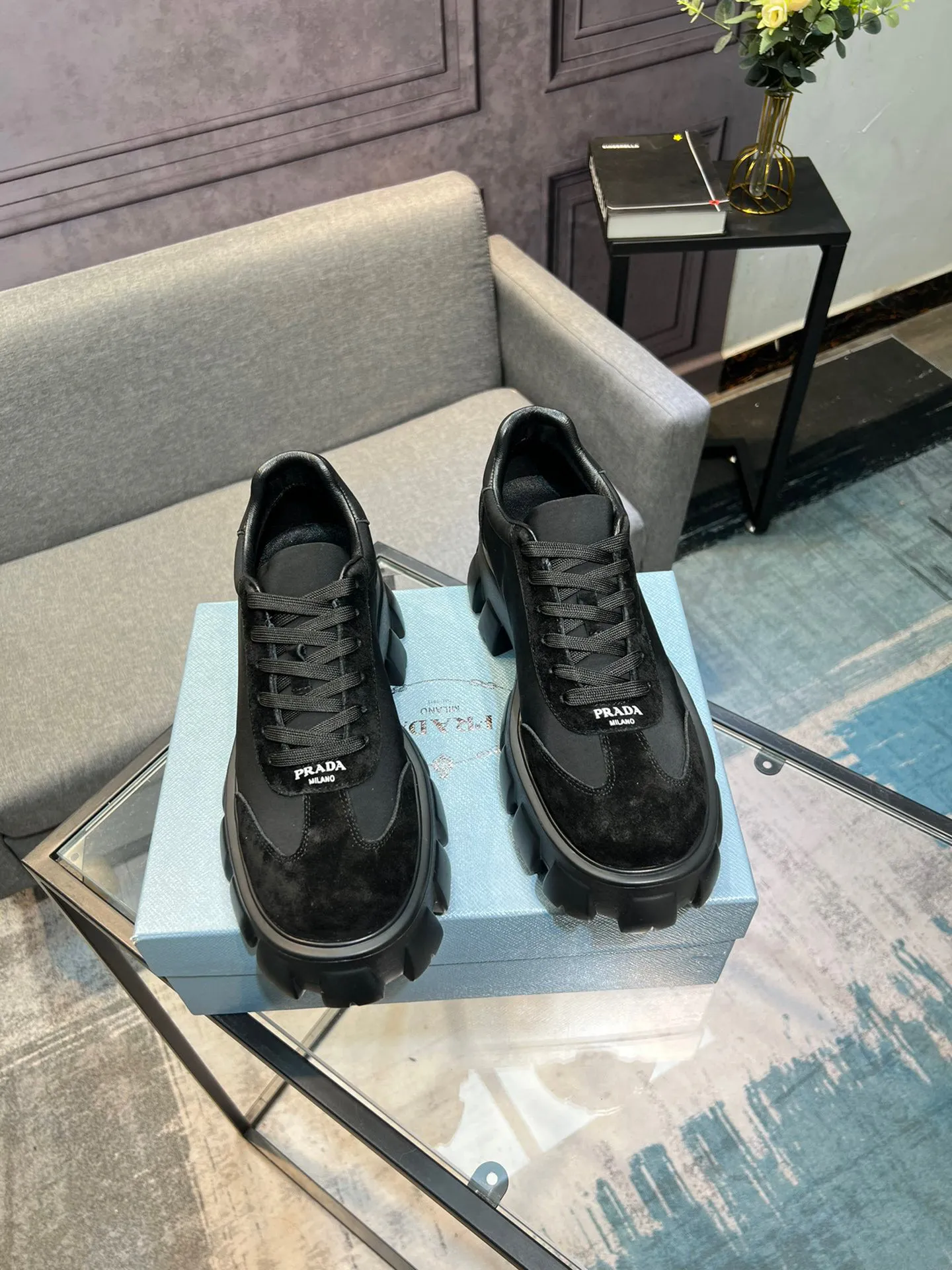 Men's shoes 💰540 Prada Latest 2025ss spring and summer catwalk series Thick-soled platform platform Casual sports shoes Couple style ☑️ Bold contrasting bright colors and fashionable combination Casual sports style design with exquisite details Classic personalized gear thick sole Increased comfort and unique modern trend style 🚩 Fabric: Cowhide ➕ Cloth Lining: Sheepskin Outsole: Original molded ultra-light foam material Sole thickness: 4.5CM Size: 35-45 (Female 40, Male 45, customized, non-returnable)